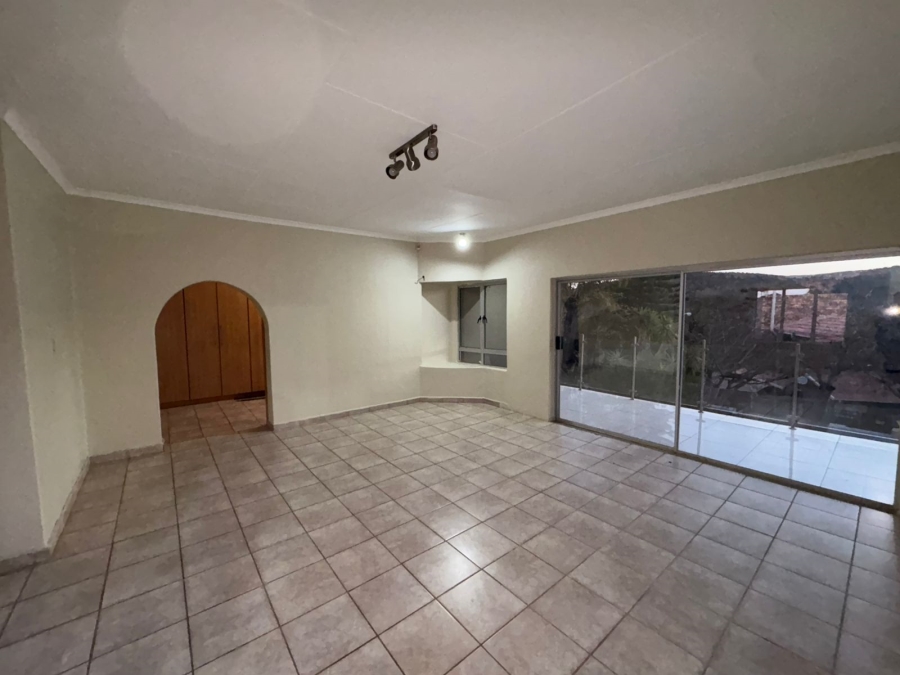 6 Bedroom Property for Sale in Safari Gardens North West